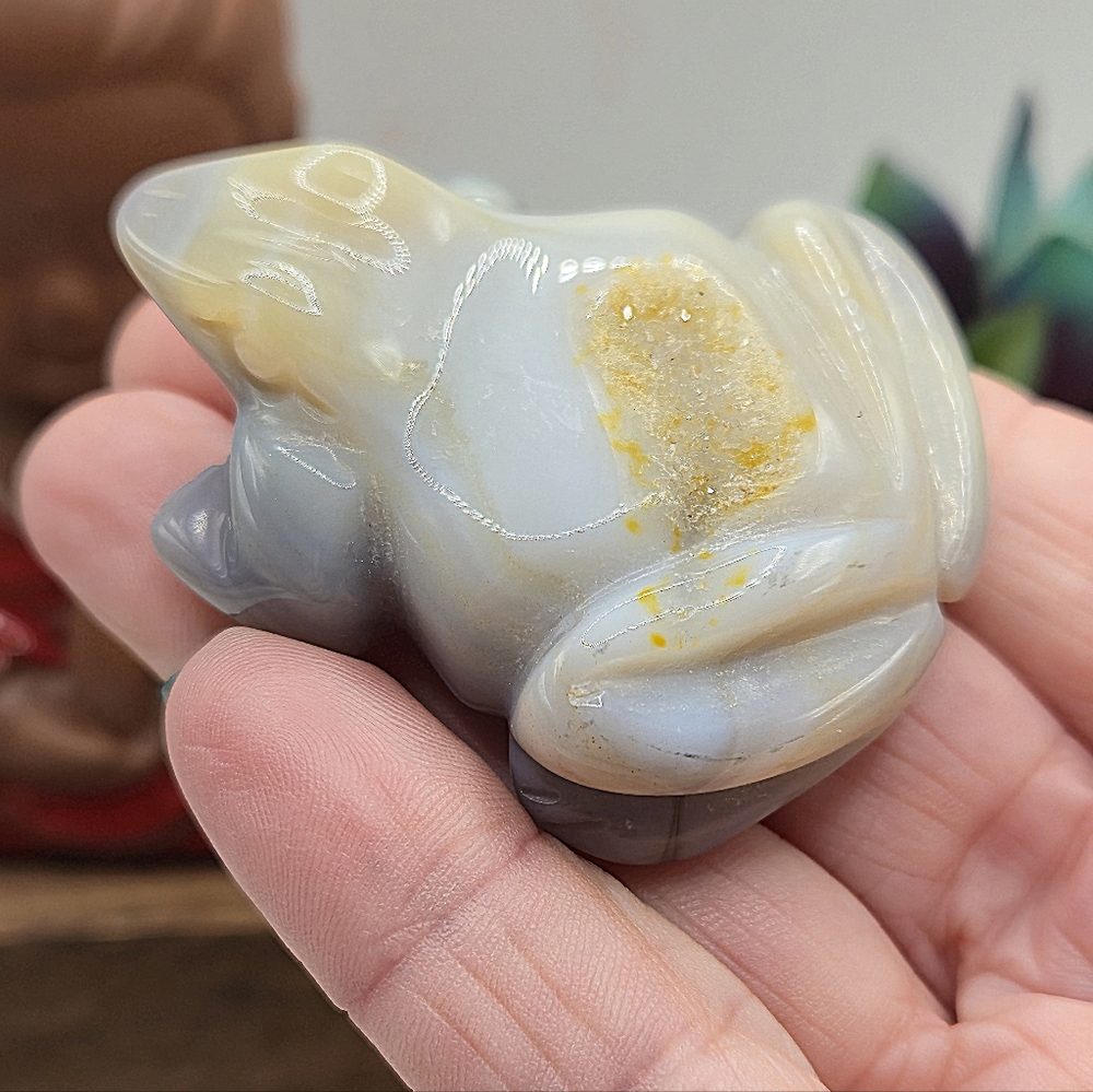 Druzy Agate Frog Crystal Carving
